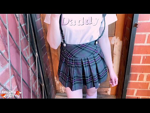 ❤️ Školáčka jej hlboko vysaje penis a namiesto vyučovania šuká. ☑ Porno na nás ️❤