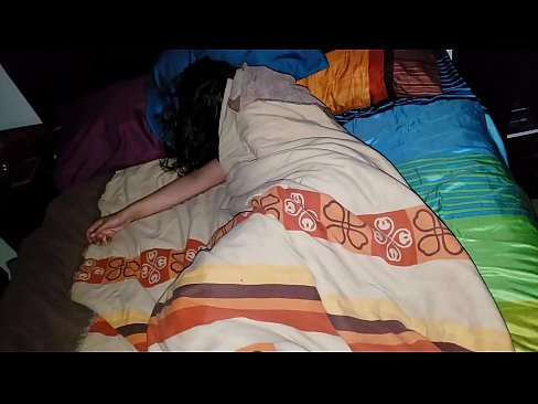 ❤️ Nevlastný syn nadáva svojej mladej nevlastnej matke, zatiaľ čo ona spí. ☑ Porno na nás ️❤