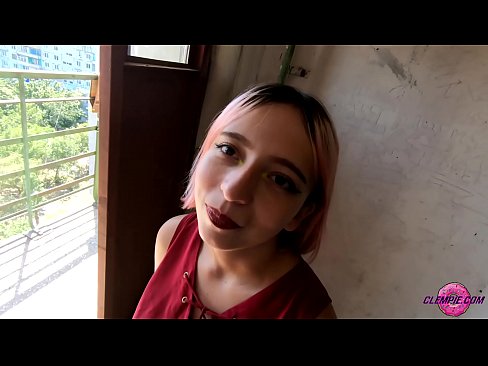 ❤️ Študentka zmyselne fajčí cudzinca vo vnútrozemí - strieka mu na tvár ☑ Porno na nás ️❤